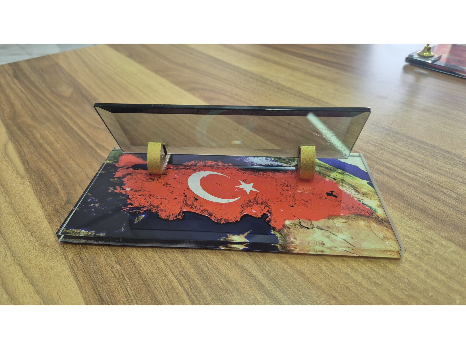 DESENLİ KRİSTAL MASA İSİMLİĞİ